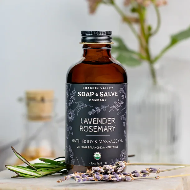 Lavendel Rosmarin bad/krop/massageolie: forynger huden, oplfter humret, lindrer mme muskler 114g.