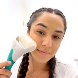 Ice Roller med gelkerne til hvet hud i ansigtet