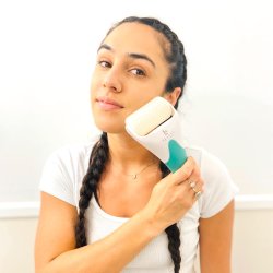 Ice Roller med gelkerne til hvet hud i ansigtet